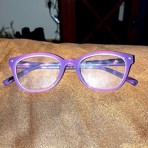 Hi, I am song selling glasses and they are purple. I do not know the brand.
